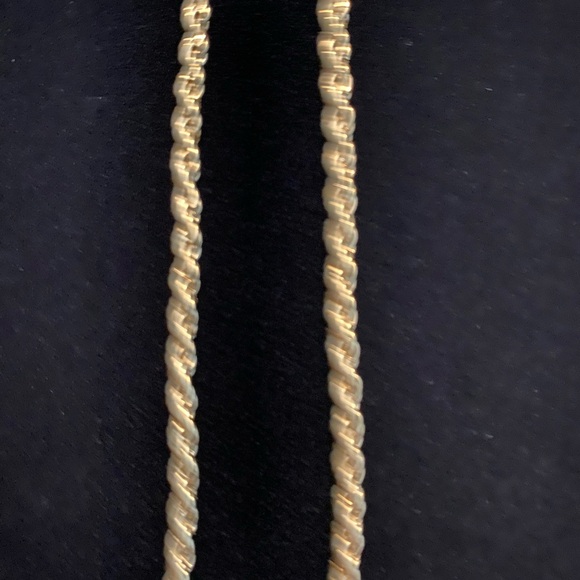 Two Goldtone Necklaces, Chain Link & Rope - Picture 3 of 5